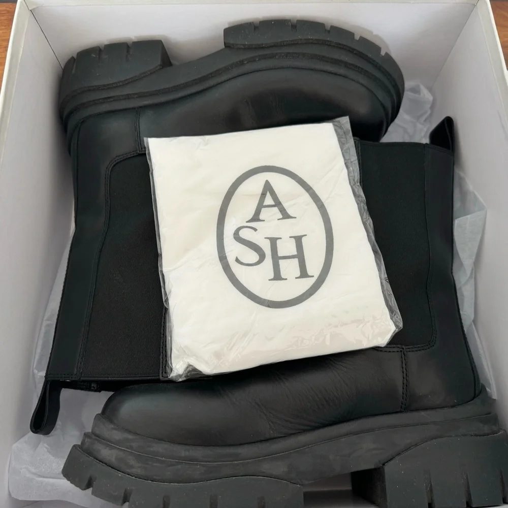 Women’s Mid Calf Chelsea Boots - Picture 8 of 9